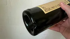 Miksi viini- ja samppanjapullojen pohjaan tehdään syvennys?